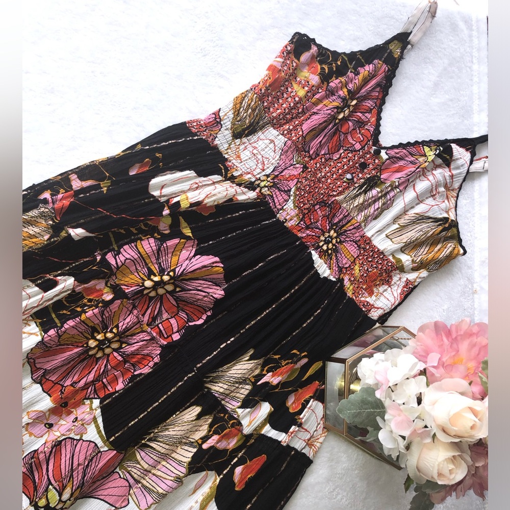 Magic Floral Maxi Dress - Black and Pink